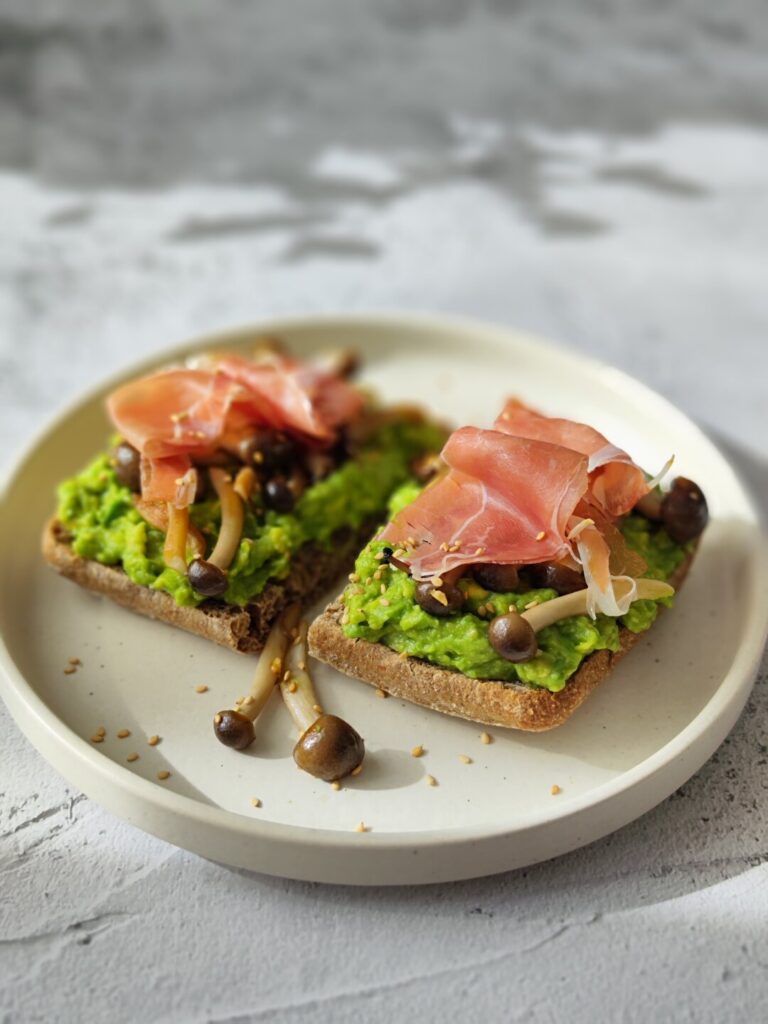 SKREBUTIS SU AVOKADU, GRYBAIS IR KUMPIU │Pusryčiai, Grybai, Užkandžiai