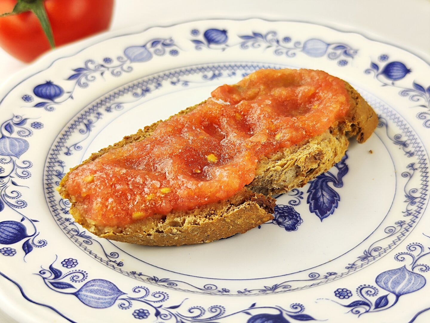 ISPANIŠKA TOSTADA SU TRINTAIS POMIDORAIS ISPANIŠKA TOSTADA SU TRINTAIS POMIDORAIS │Pusryčiai