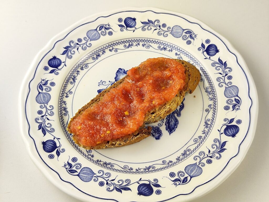 ISPANIŠKA TOSTADA SU TRINTAIS POMIDORAIS ISPANIŠKA TOSTADA SU TRINTAIS POMIDORAIS │Pusryčiai