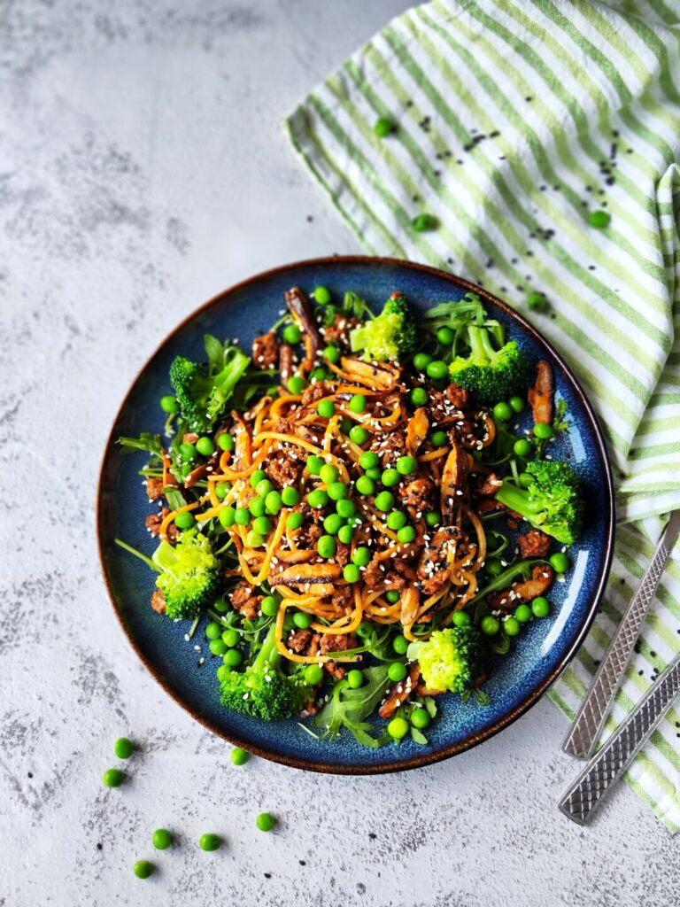 KREMINIAI SPAGHETTI BOLOGNESE STILIUMI IR SHIITAKE GRYBAIS: VAKARIENĖ PER 20 MINUČIŲ │Vakarienė, Grybai, Pietūs, Troškiniai