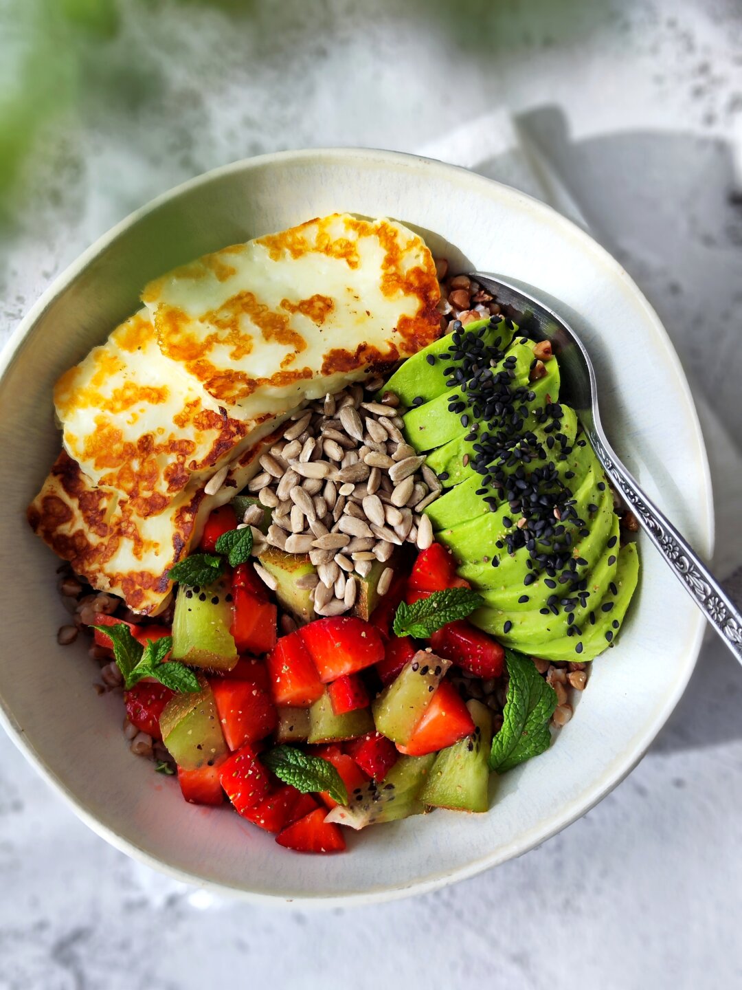 MĖTINIO HALLOUMI IR BRAŠKIŲ DUBENĖLIS SU GRIKIAIS MĖTINIO HALLOUMI IR BRAŠKIŲ DUBENĖLIS SU GRIKIAIS │Pietūs, Be glitimo, Pusryčiai