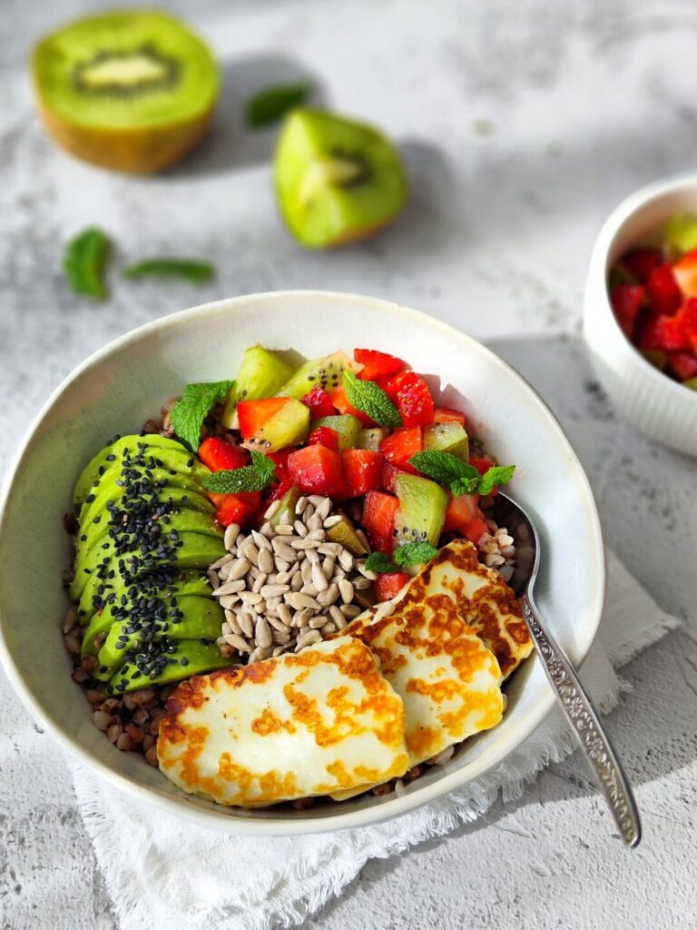 MĖTINIO HALLOUMI IR BRAŠKIŲ DUBENĖLIS SU GRIKIAIS MĖTINIO HALLOUMI IR BRAŠKIŲ DUBENĖLIS SU GRIKIAIS │Pietūs, Be glitimo, Pusryčiai