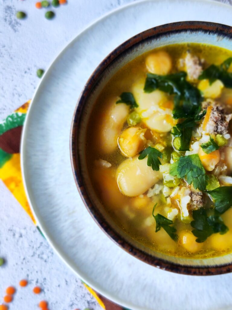 SOTI IR TIRŠTA ANKŠTINIŲ SRIUBA SU KUKULIUKAIS SOTI IR TIRŠTA ANKŠTINIŲ SRIUBA SU KUKULIUKAIS │Sriubos, Be glitimo, Daržovės, Vakarienė