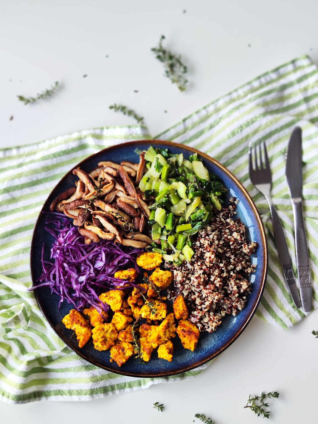 GEROS SAVIJAUTOS LĖKŠTĖ: traškus tofu ir trispalvė bolivinė balanda GEROS SAVIJAUTOS LĖKŠTĖ: traškus tofu ir trispalvė bolivinė balanda │Veganiški, Be glitimo, Daržovės, Grybai, Vakarienė